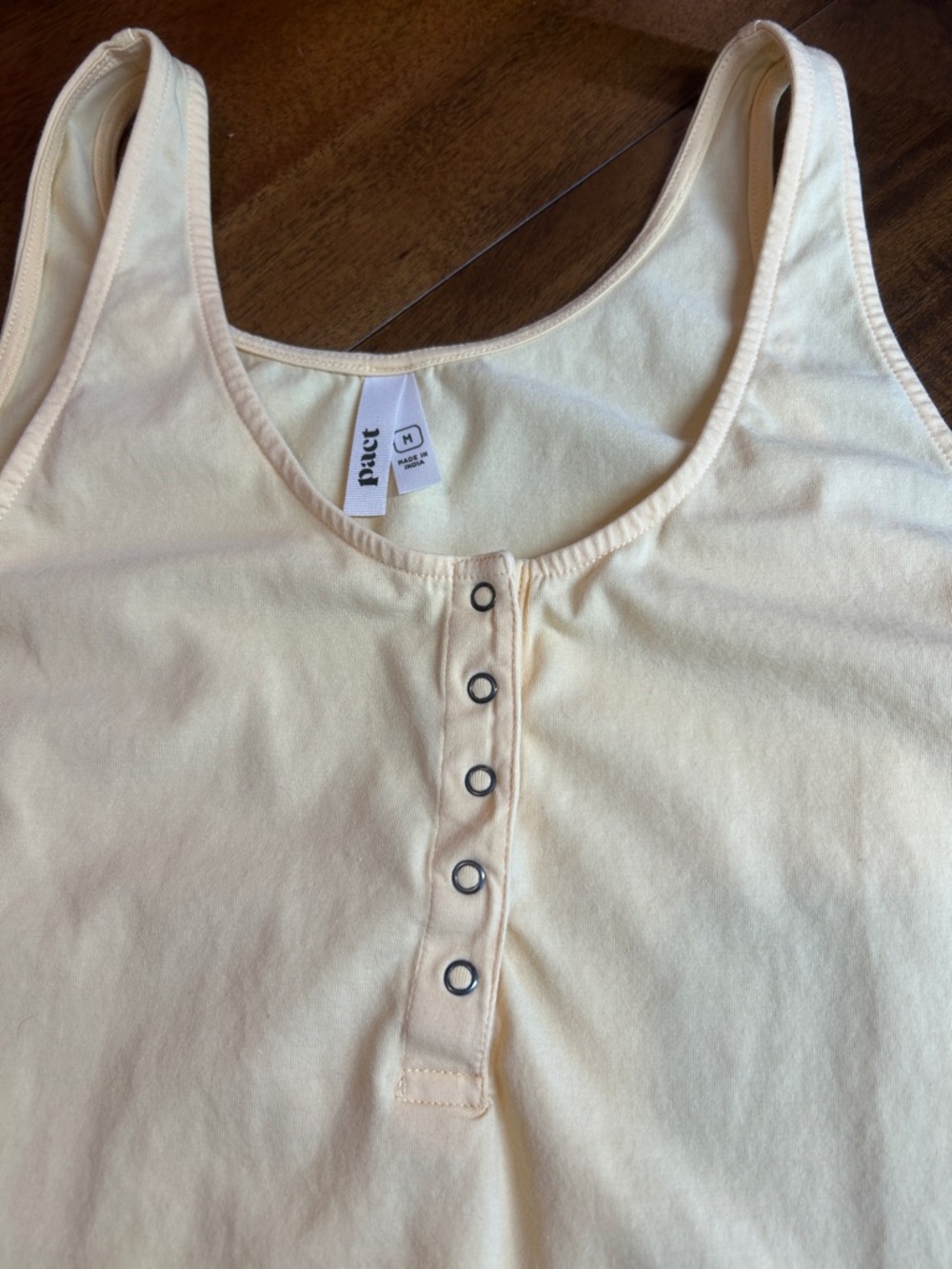 Pact Soft buttery yellow Snap-Front Tank 95% organic cotton and 5% elastane - Picture 4 of 7